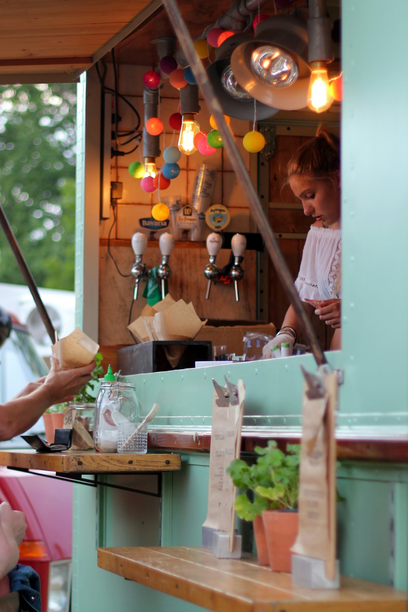 Bar e food truck no evento